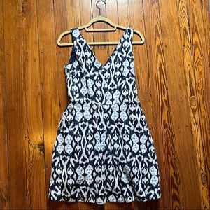 Navy and white linen dress from Gap, great for summer!